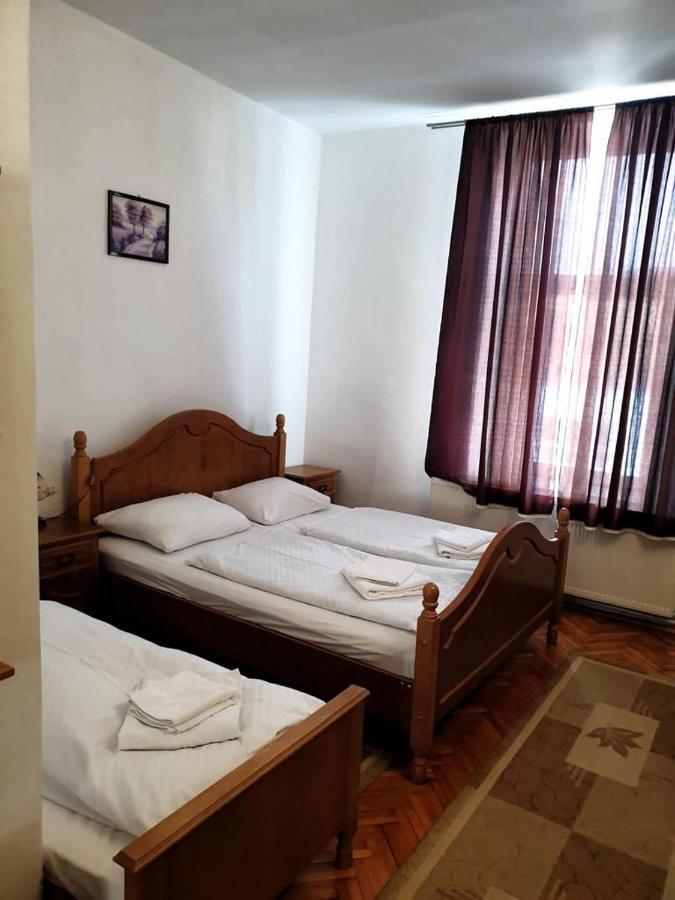 Hotel Marion Dumbraveni  Экстерьер фото