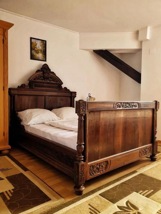 Hotel Marion Dumbraveni  Экстерьер фото