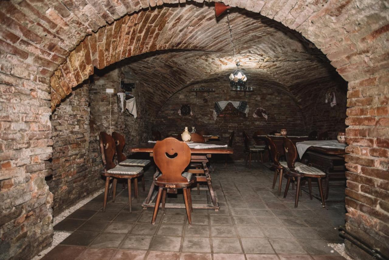 Hotel Marion Dumbraveni  Экстерьер фото