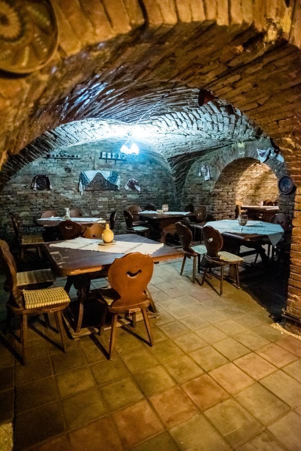 Hotel Marion Dumbraveni  Экстерьер фото