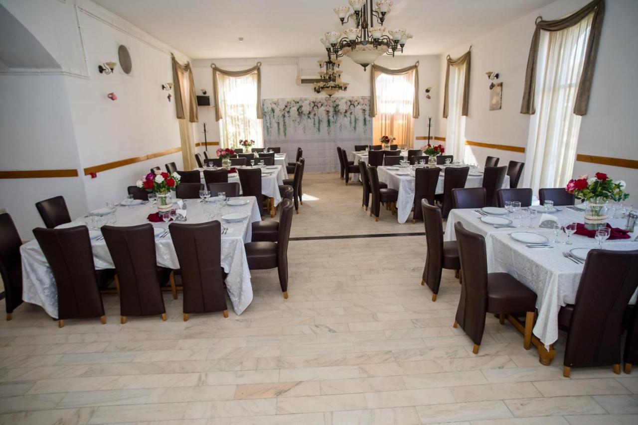 Hotel Marion Dumbraveni  Экстерьер фото