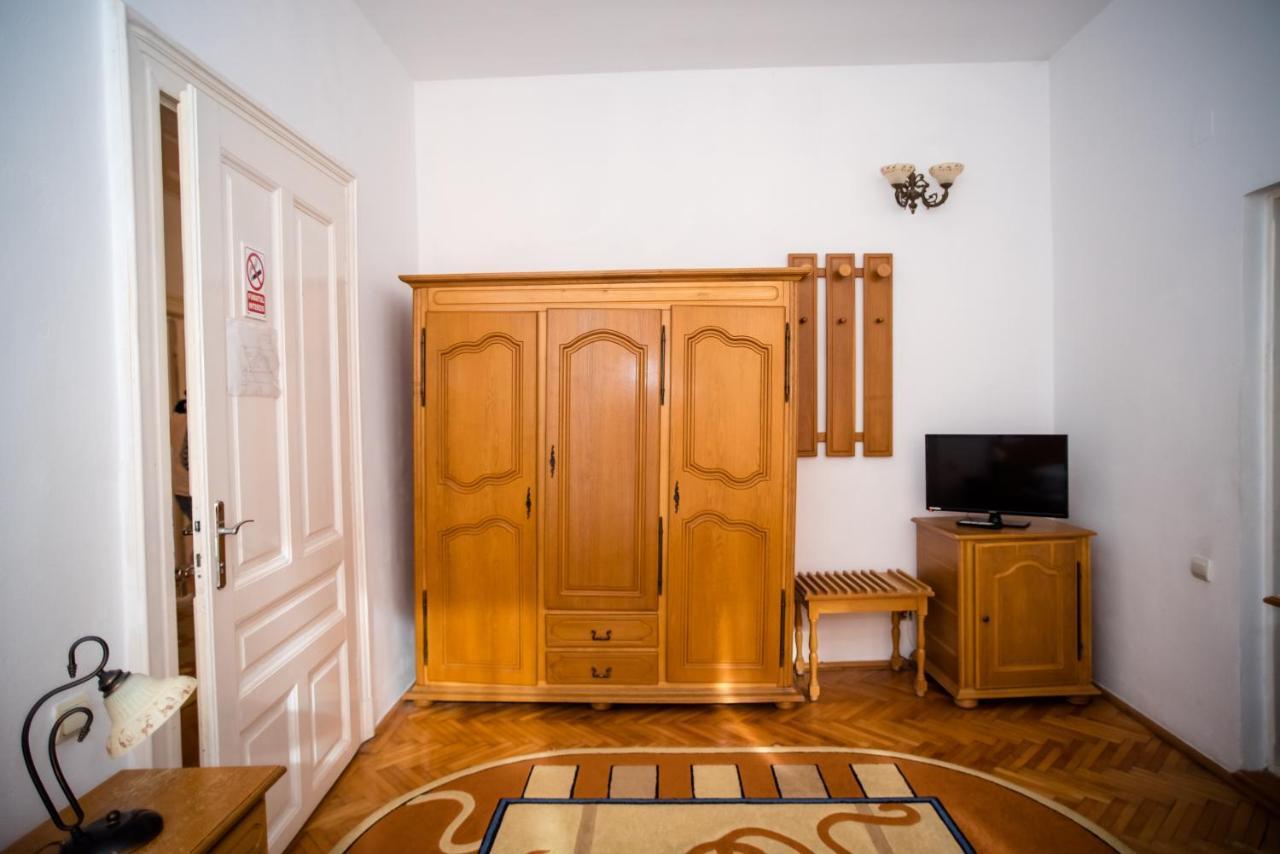 Hotel Marion Dumbraveni  Экстерьер фото