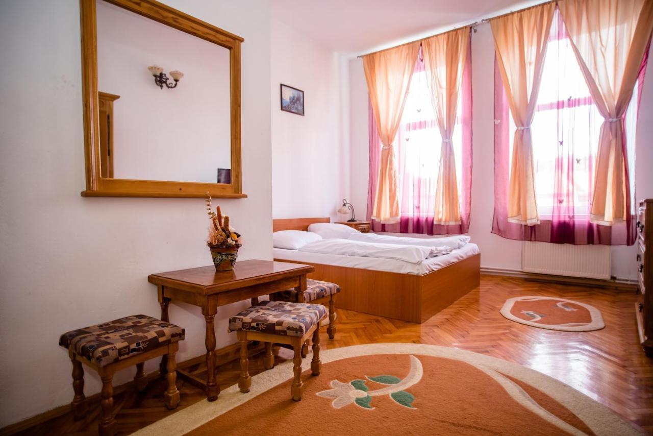 Hotel Marion Dumbraveni  Экстерьер фото