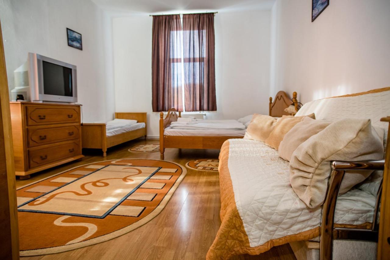 Hotel Marion Dumbraveni  Экстерьер фото