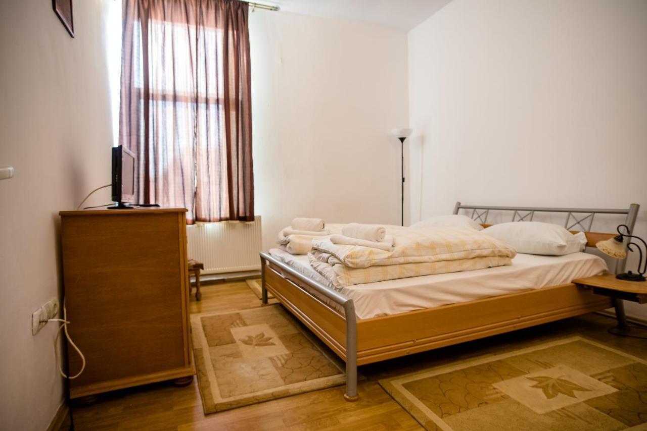 Hotel Marion Dumbraveni  Экстерьер фото