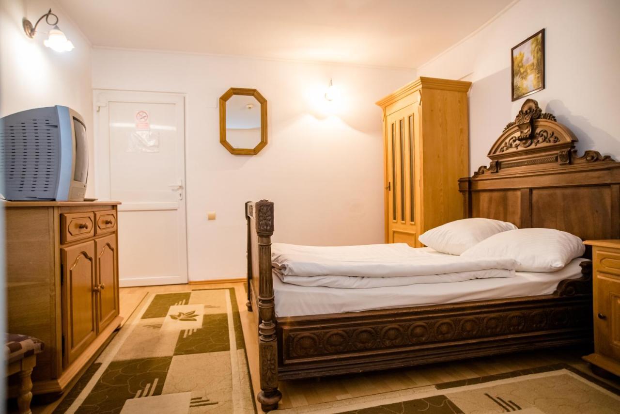 Hotel Marion Dumbraveni  Экстерьер фото