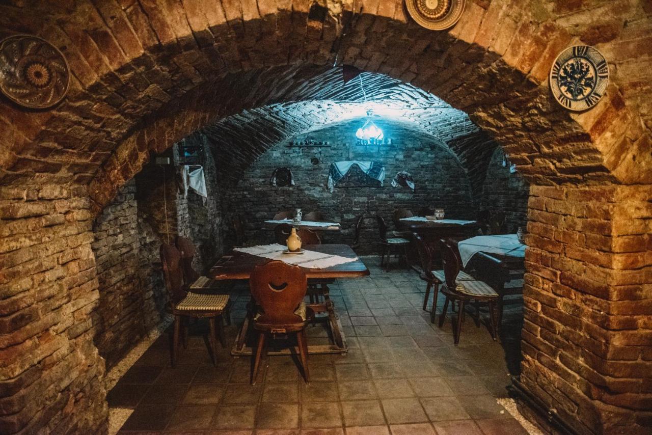 Hotel Marion Dumbraveni  Экстерьер фото