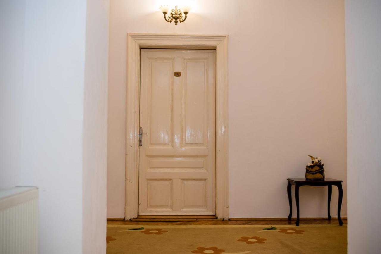 Hotel Marion Dumbraveni  Экстерьер фото
