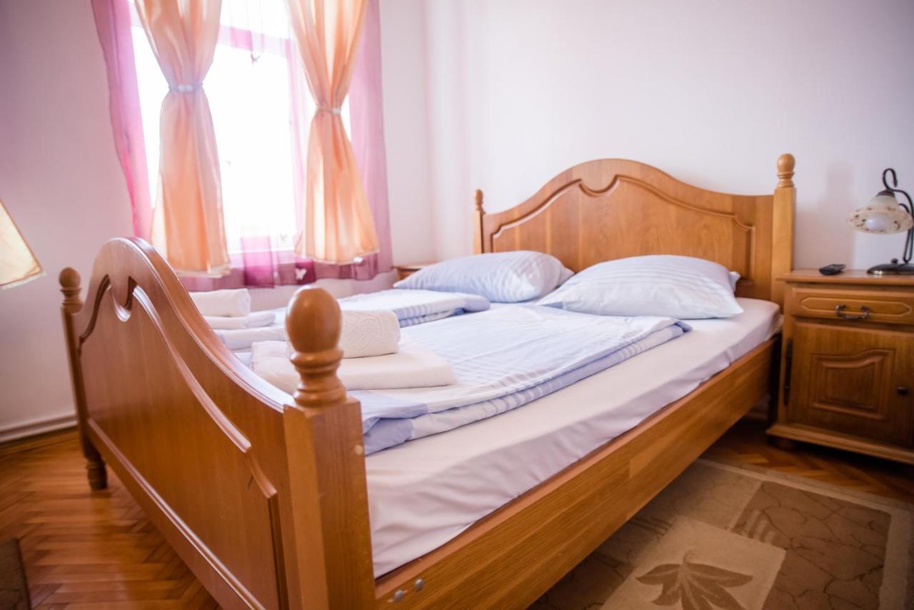 Hotel Marion Dumbraveni  Экстерьер фото
