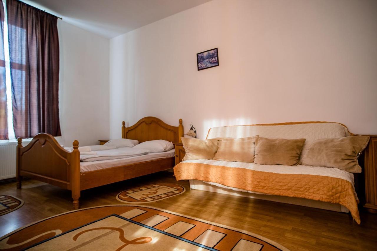 Hotel Marion Dumbraveni  Экстерьер фото