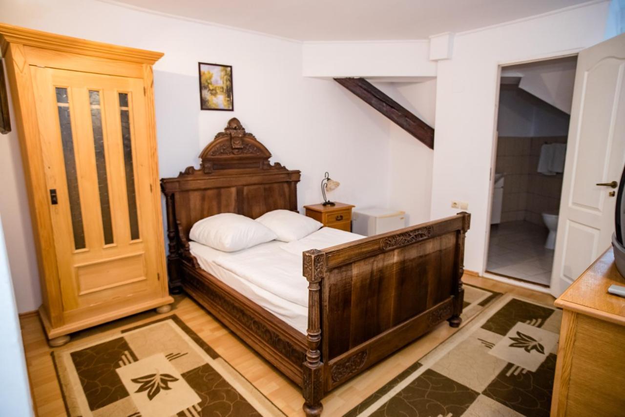 Hotel Marion Dumbraveni  Экстерьер фото