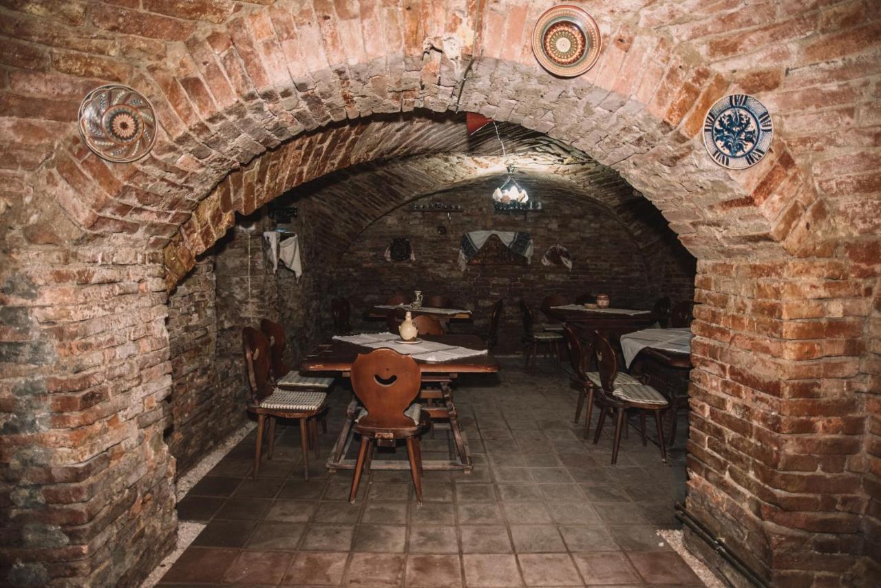 Hotel Marion Dumbraveni  Экстерьер фото
