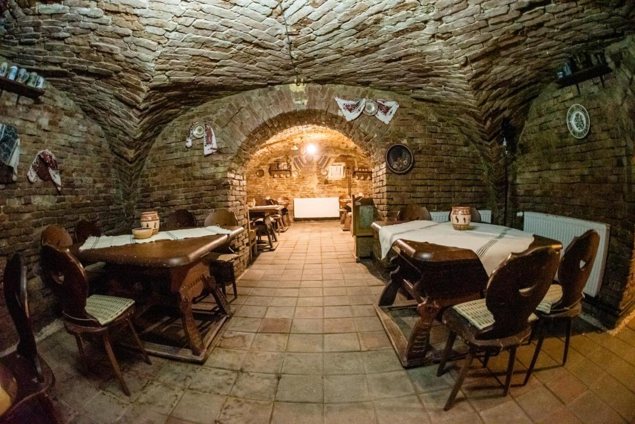 Hotel Marion Dumbraveni  Экстерьер фото