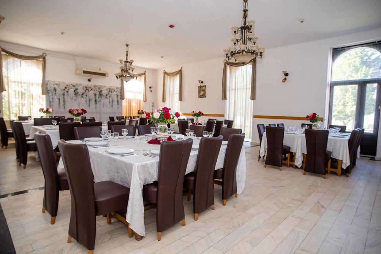 Hotel Marion Dumbraveni  Экстерьер фото