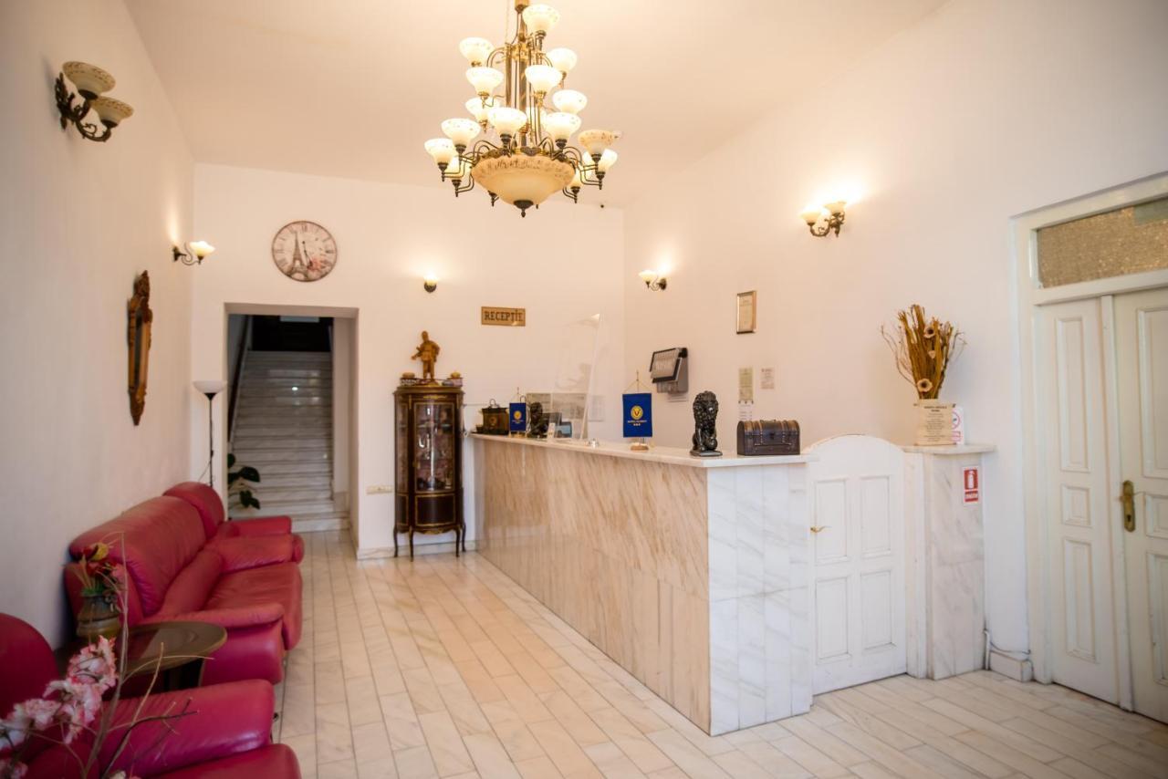 Hotel Marion Dumbraveni  Экстерьер фото