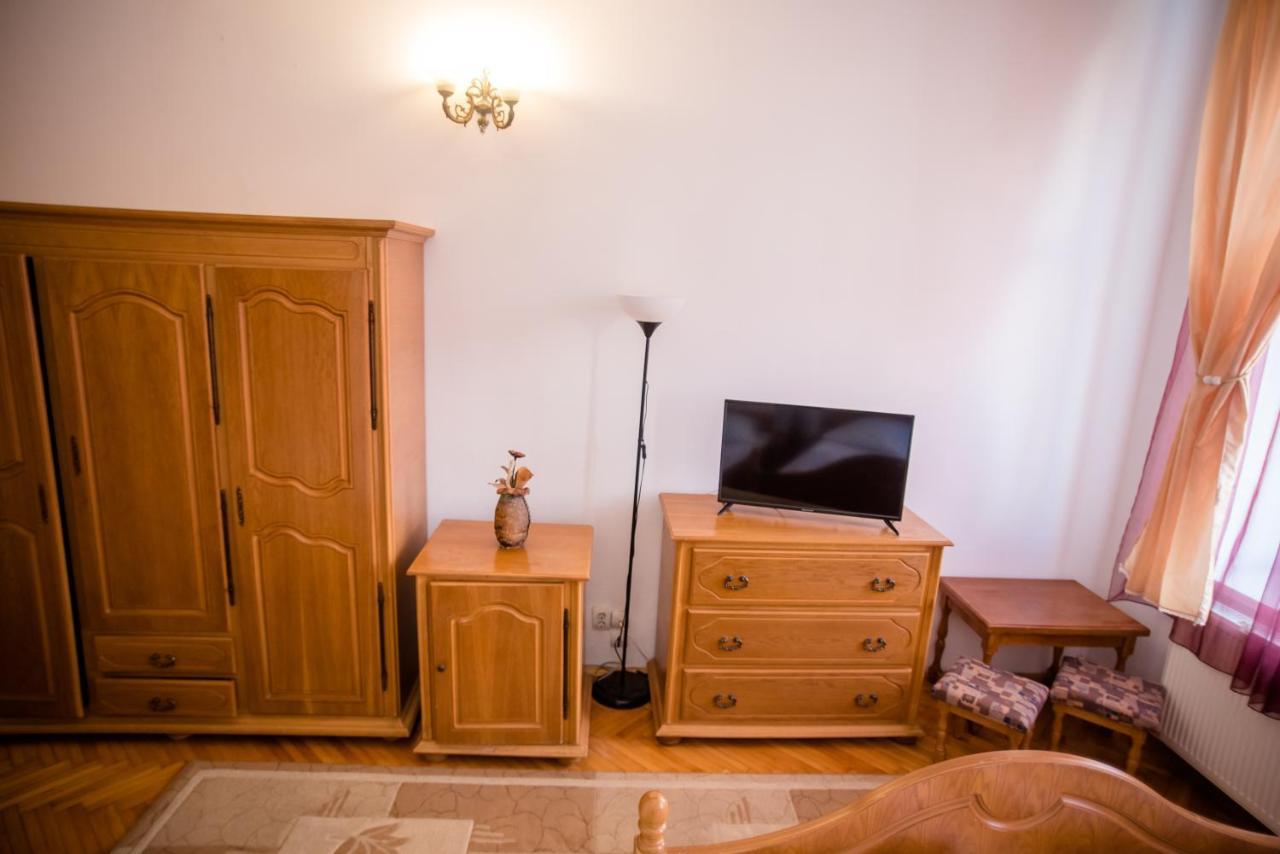 Hotel Marion Dumbraveni  Экстерьер фото