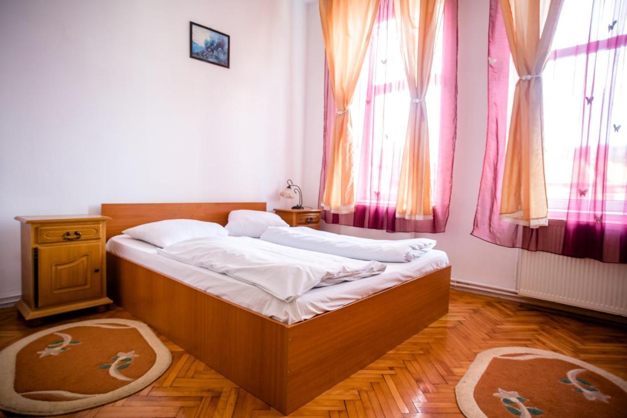 Hotel Marion Dumbraveni  Экстерьер фото