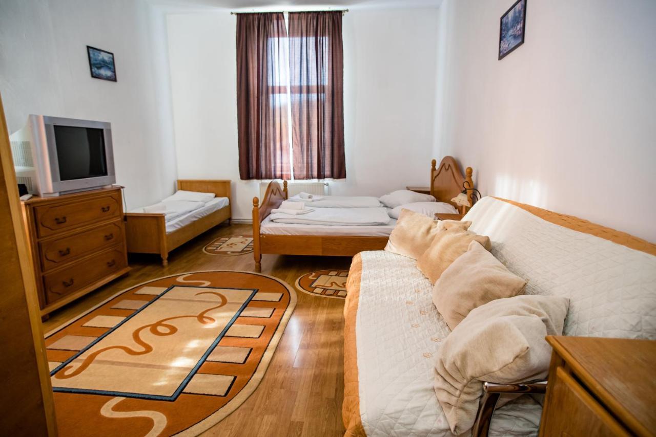 Hotel Marion Dumbraveni  Экстерьер фото