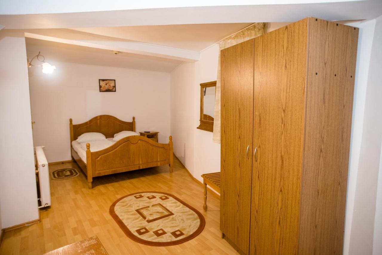 Hotel Marion Dumbraveni  Экстерьер фото