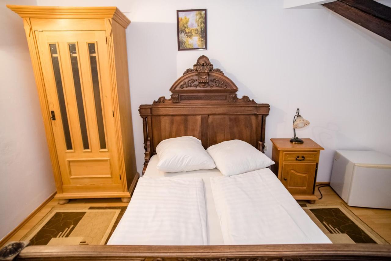 Hotel Marion Dumbraveni  Экстерьер фото