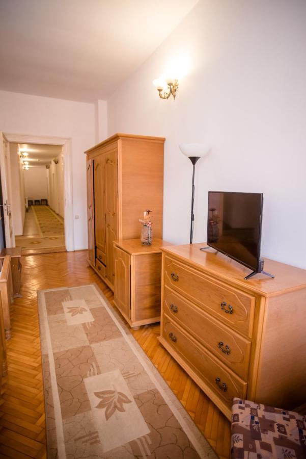 Hotel Marion Dumbraveni  Экстерьер фото