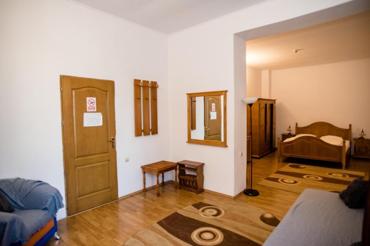 Hotel Marion Dumbraveni  Экстерьер фото