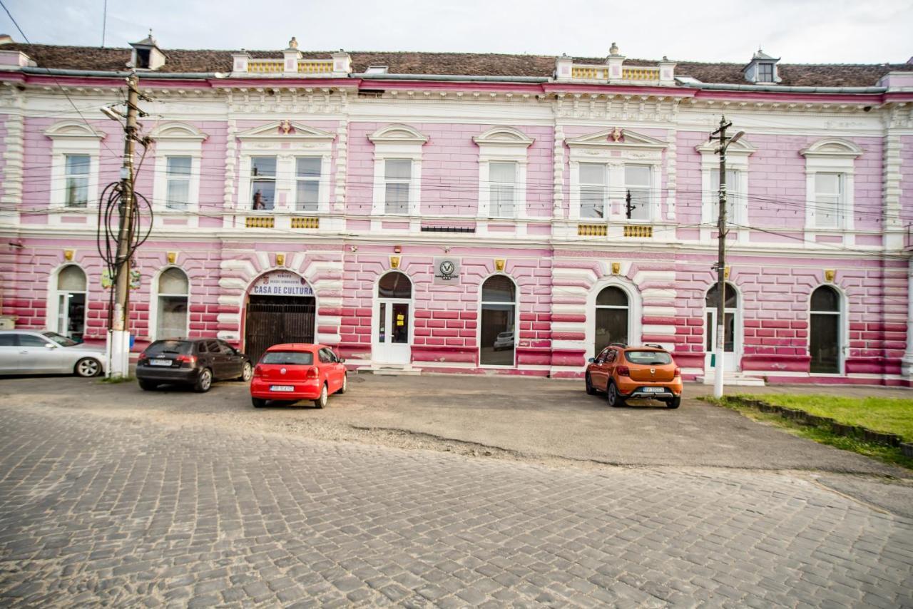 Hotel Marion Dumbraveni  Экстерьер фото