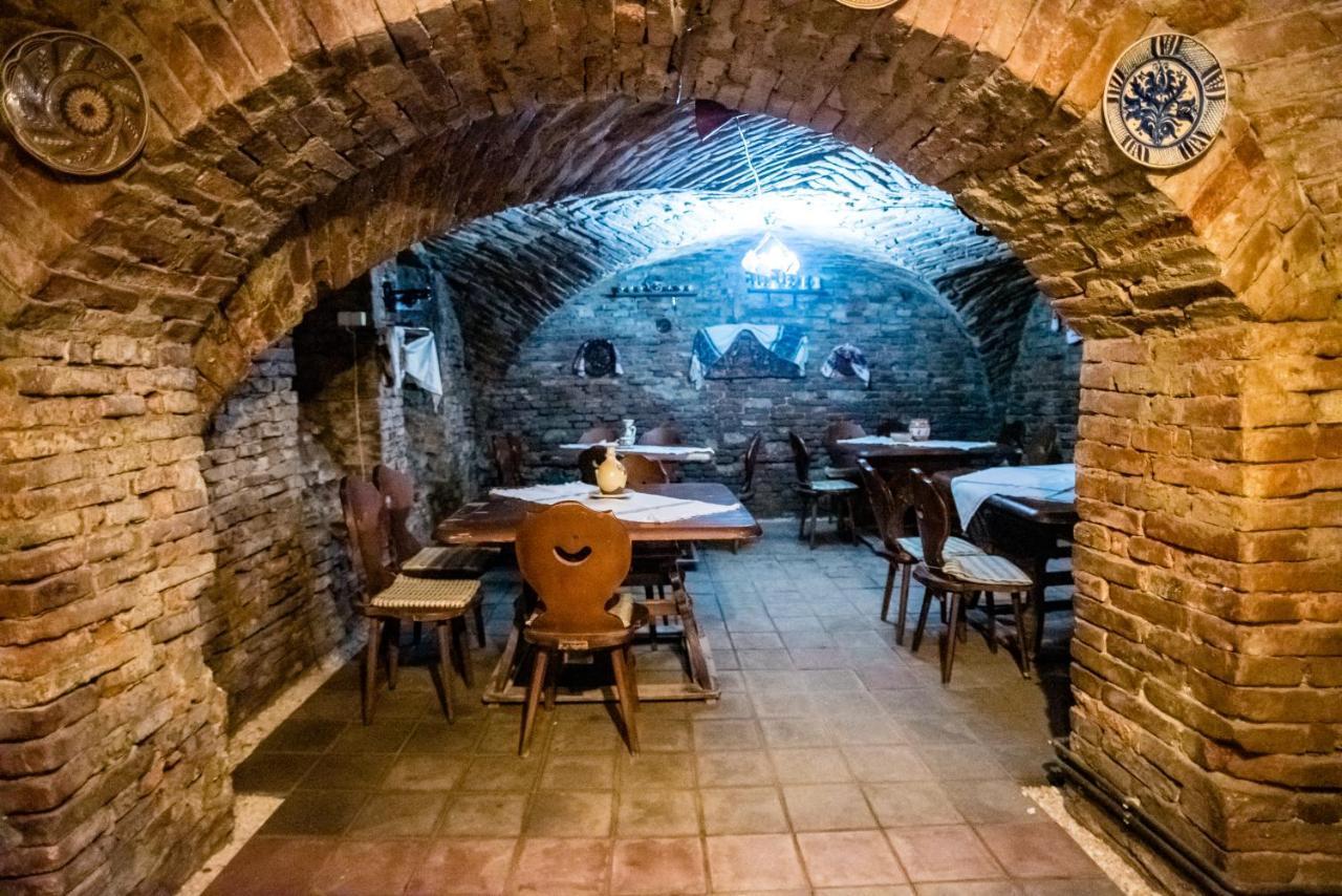 Hotel Marion Dumbraveni  Экстерьер фото