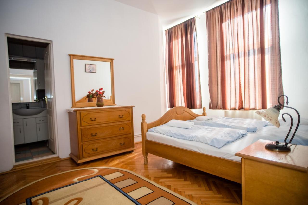 Hotel Marion Dumbraveni  Экстерьер фото